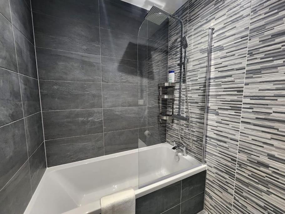 Paradigm Court, Modern 2-Bedroom Apartment F2, อ็อกซ์ฟอร์ด ภายนอก รูปภาพ
