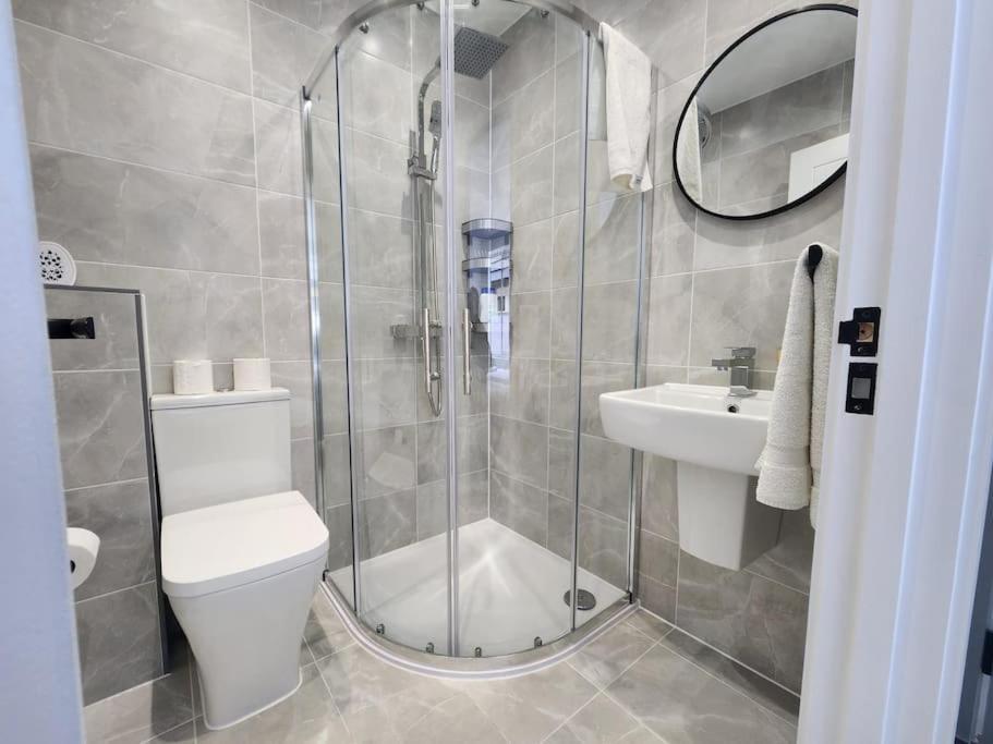 Paradigm Court, Modern 2-Bedroom Apartment F2, อ็อกซ์ฟอร์ด ภายนอก รูปภาพ